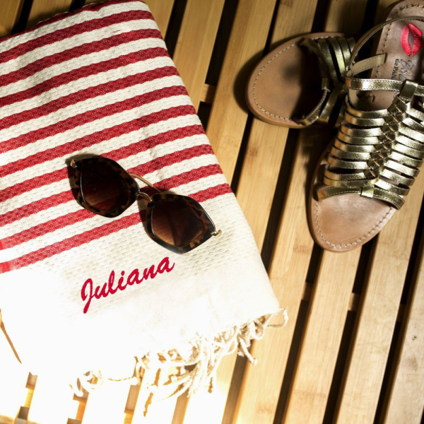 Personalizovaná tradiční fouta s pruhy Personalizovaná tradiční fouta s pruhy