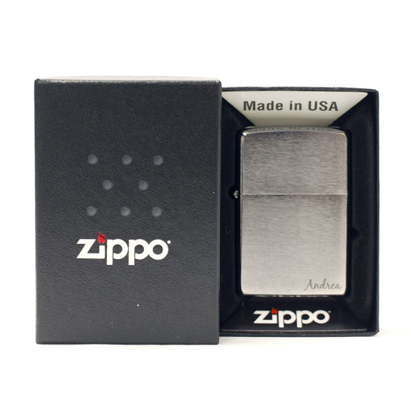 Zippo&reg; s personalizovan&yacute;m jm&eacute;nem
